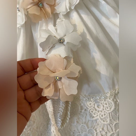 Elegant White Lace Kids Formal Dress - Picture 7 of 13